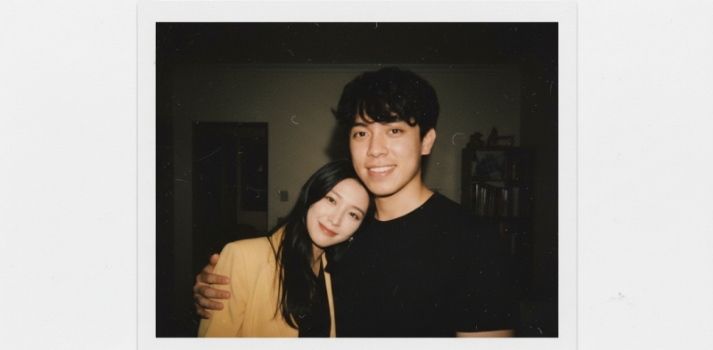 Bức ảnh thân mật cùng người nổi tiếng tạo bởi Gemini Polaroid AI