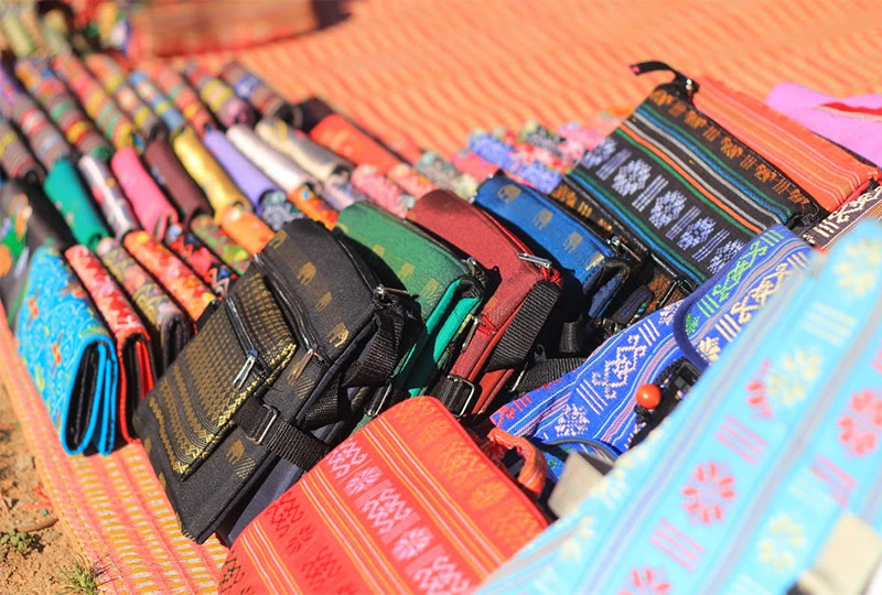 Đồ len và thổ cẩm