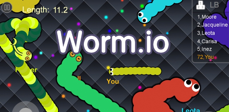Nhiều chú rắn nhỏ nhiều màu trong Worm.io trên nền tối