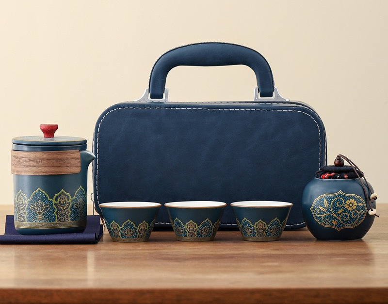 Một bộ ấm pha trà đạo