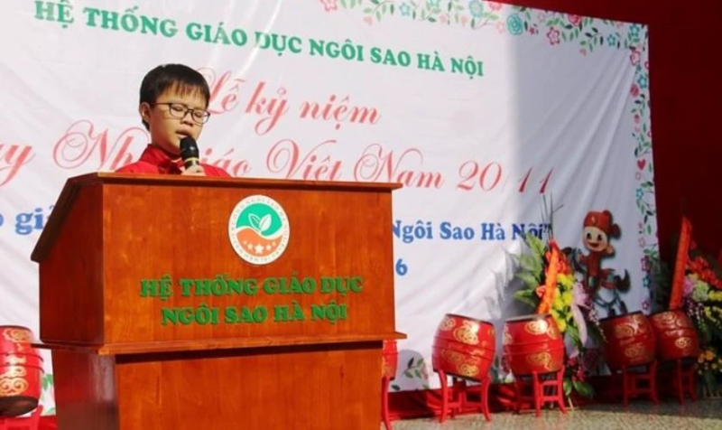 Học sinh tiểu học phát biểu tri ân thầy cô trong lễ kỷ niệm 20/11