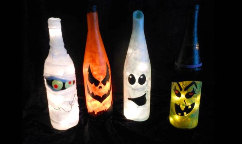 Đèn Halloween sáng từ chai thủy tinh vẽ mặt ma và bí ngô