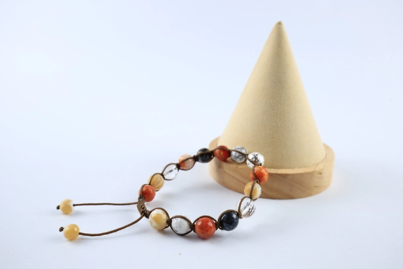 Vòng tay handmade bằng hạt đá nhiều màu