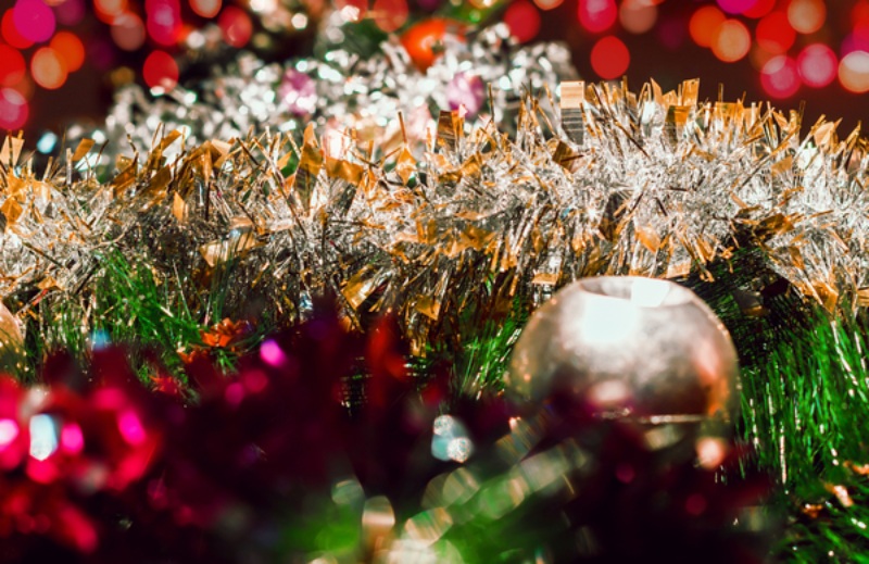 Dây kim tuyến nhiều màu dùng trang trí Giáng Sinh