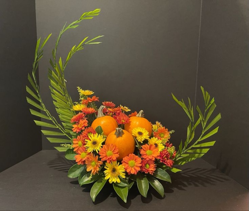 Cắm hoa hình lưỡi liềm