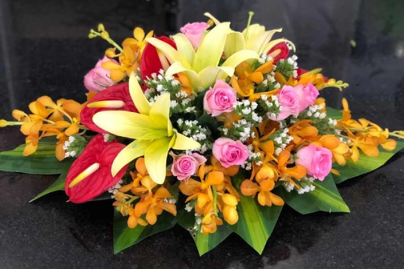 Cắm hoa hình bầu dục