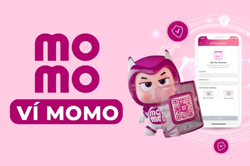 Biểu tượng ví MoMo và nhân vật linh vật MoMo cầm mã QR