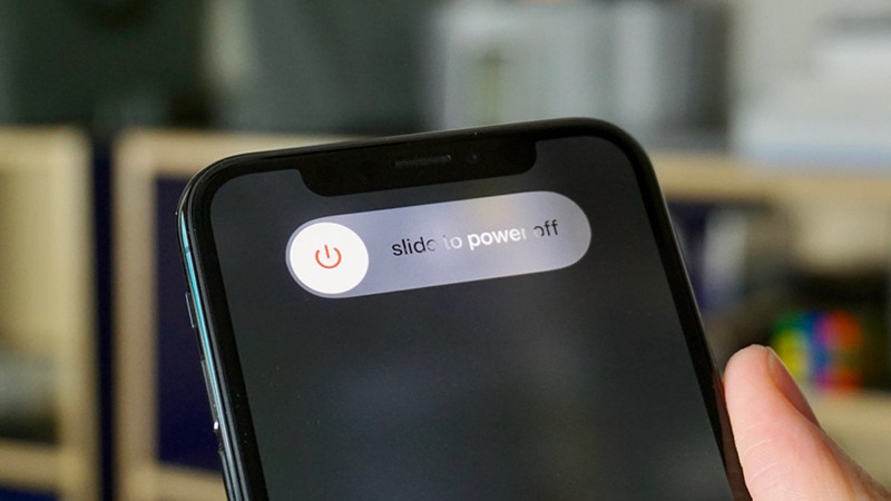 Khởi động lại điện thoại iPhone