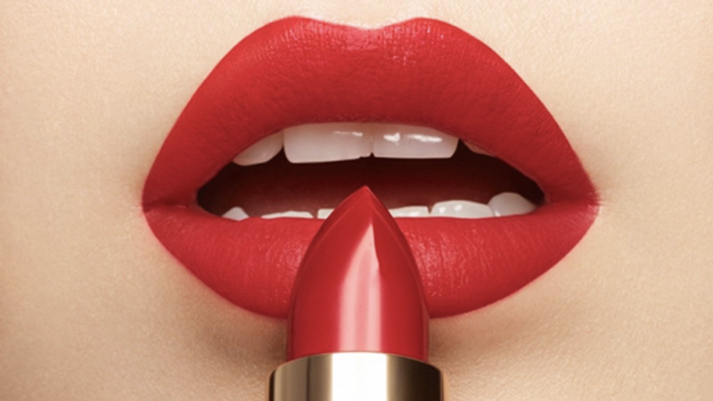 Thỏi son với màu đỏ rượu dành cho mùa Halloween