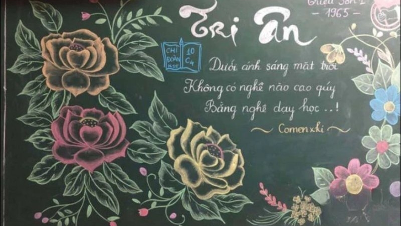 Trang trí bảng hoa hồng và dòng chữ Tri ân