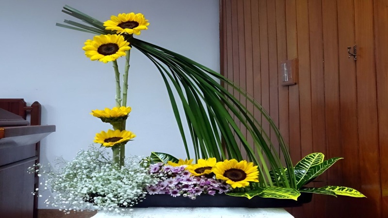 Bài thuyết trình cắm hoa lấy chủ đề về hình ảnh người thầy ấm áp