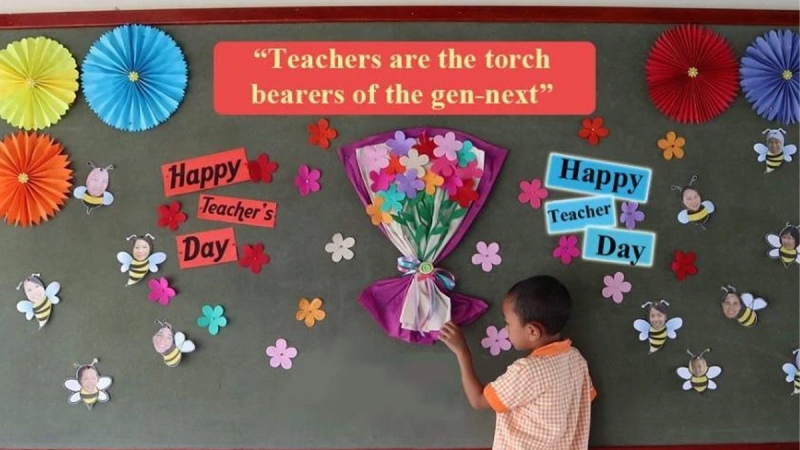 Bảng trang trí theo phong cách hình dán