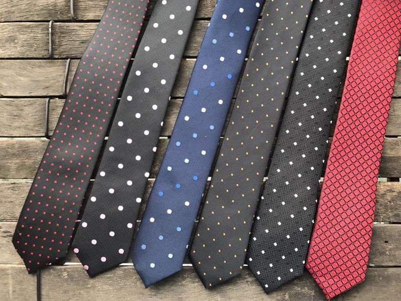 Cà vạt nam họa tiết chấm bi