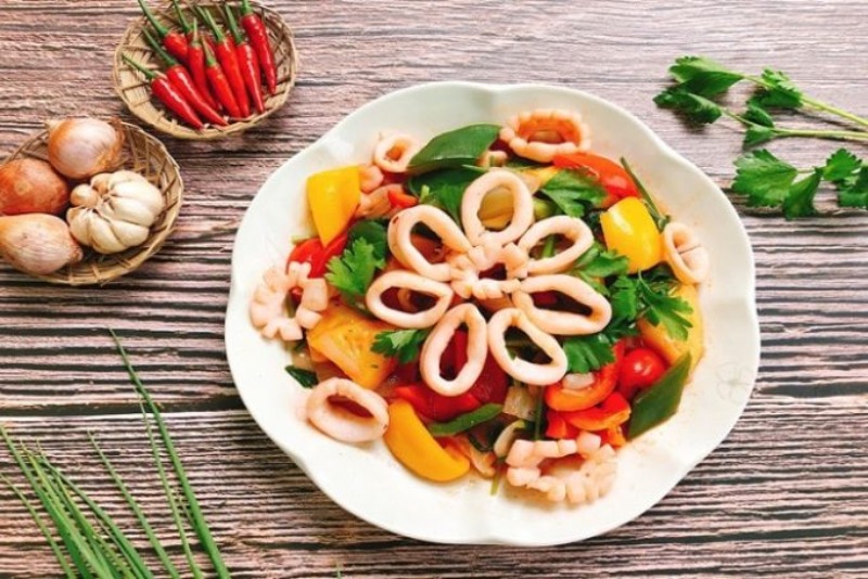 Mực xào thập cẩm nhiều màu