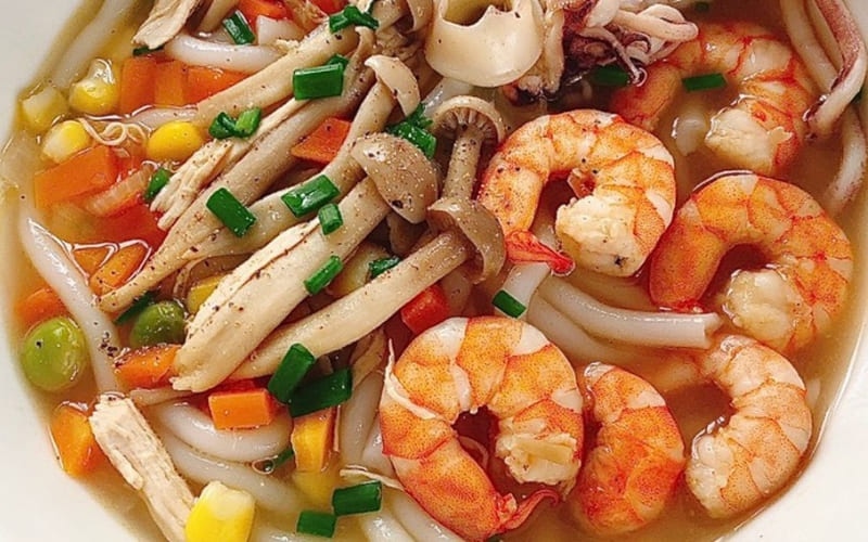 Canh hải sản và nấm