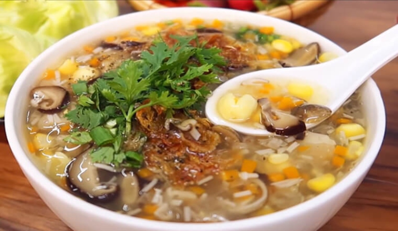 Súp ngô gà nấm nóng hổi