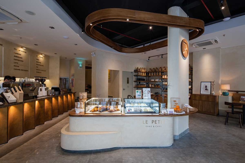 Không gian bên trong tiệm bánh Le Petit Bake & Cake hiện đại