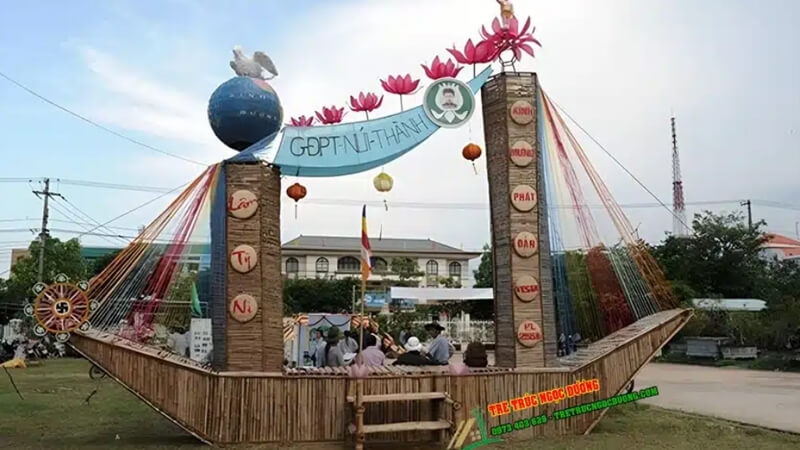 Mô hình thuyền tre trang trí hội trại GĐPT Núi Thành