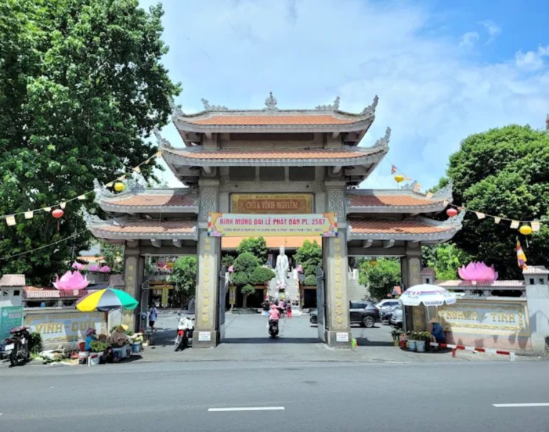 Chùa Vĩnh Nghiêm nhộn nhịp ngày Tết Sài Gòn