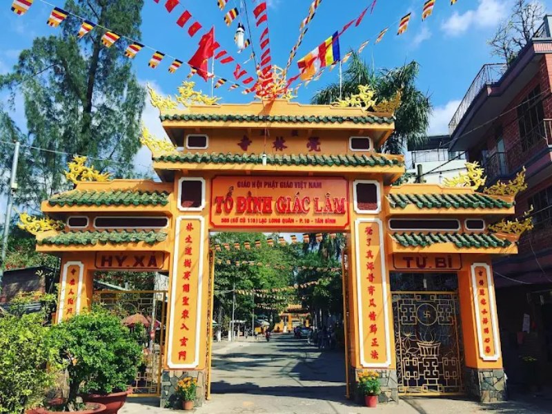 Không gian chùa Giác Lâm