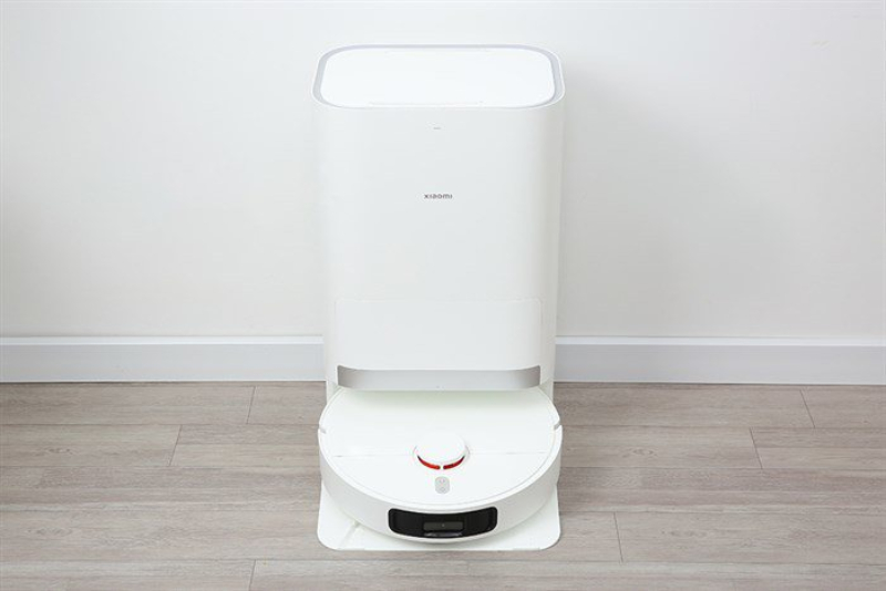 robot hút bụi kèm trạm sạc tự động