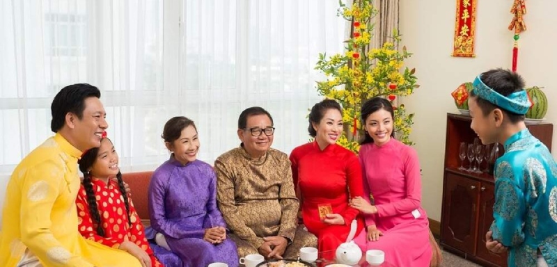 con cháu chúc tết ông bà