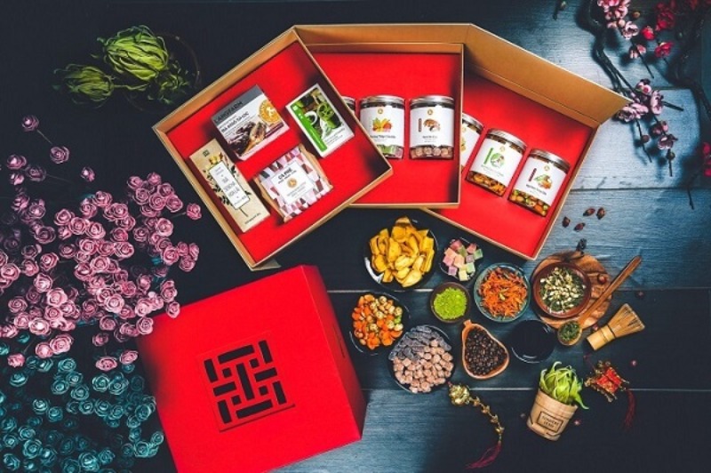 Tặng quà Tết cho nhân viên