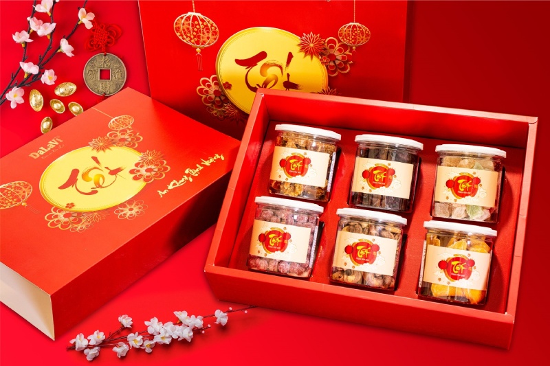 hộp quà Tết cao cấp với các hũ mứt nhiều loại