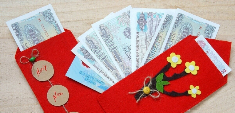 Phong bao lì xì với tiền mệnh giá khác nhau