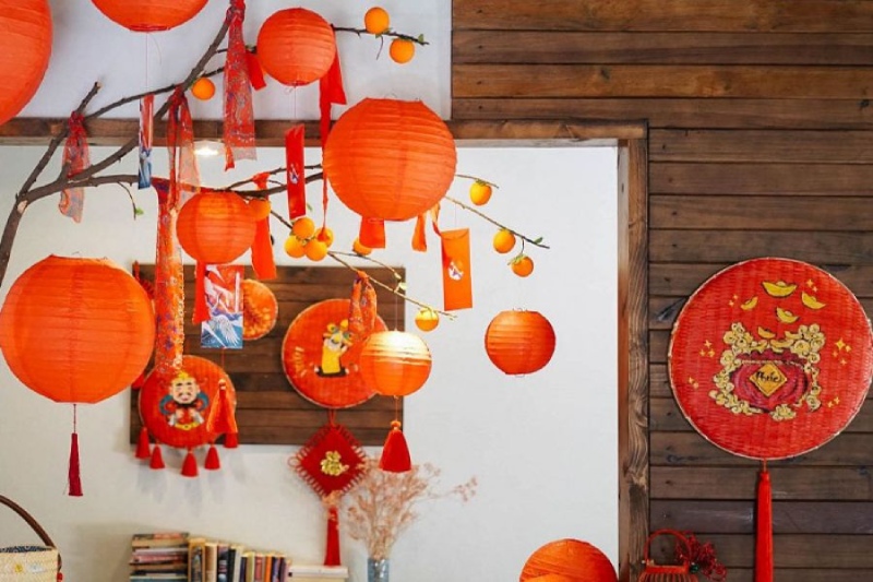 Trang trí lớp học Tết bằng đèn lồng