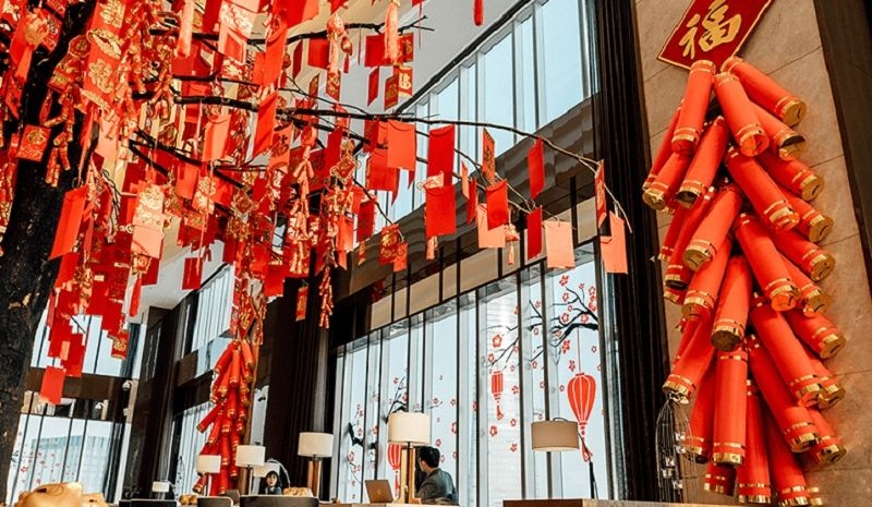 Trang trí Tết cho quán cafe với bao lì xì